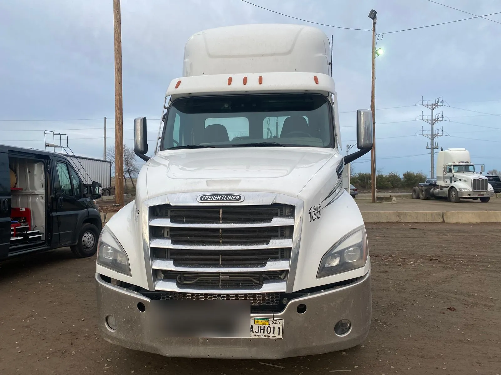 Freightliner semi truck windshield replacement — commercial auto glass