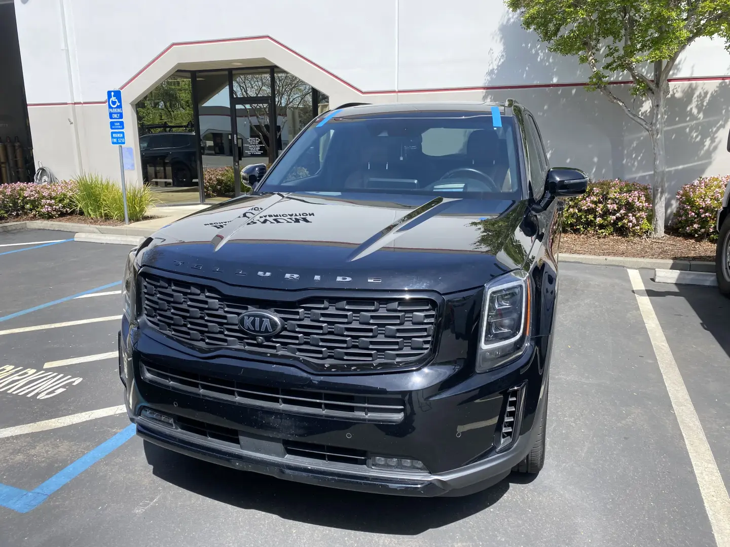 Ford Ranger with new windshield installed in a Loomis, CA neighborhood