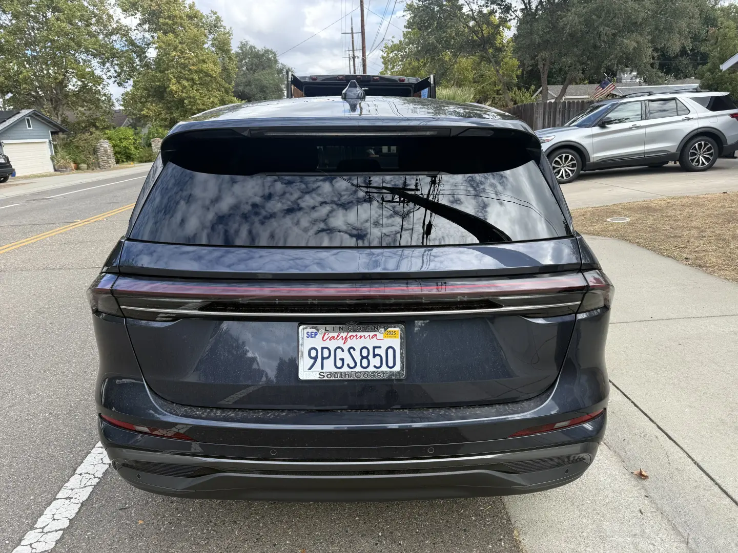 Lincoln Aviator with new rear glass installed in Newcastle, CA