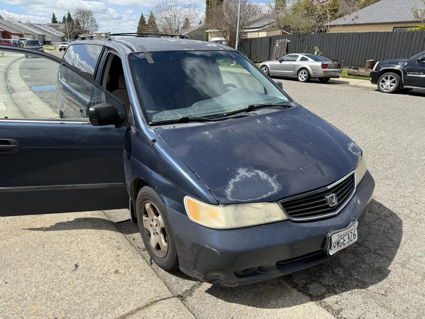 Honda Odyssey windshield replacement in a Newcastle, CA neighborhood