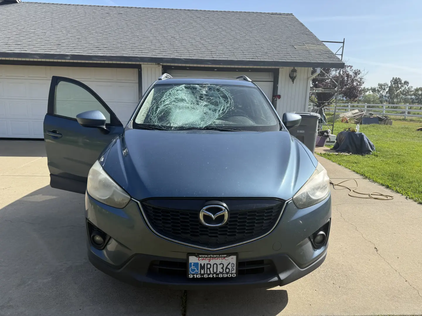 Broken side door window on Honda — mobile replacement by Very Smooth Auto Glass