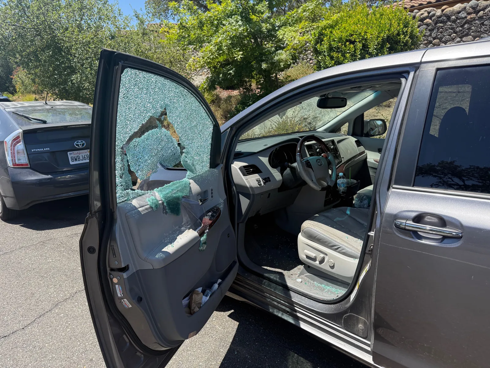 Side door window replacement on a vehicle